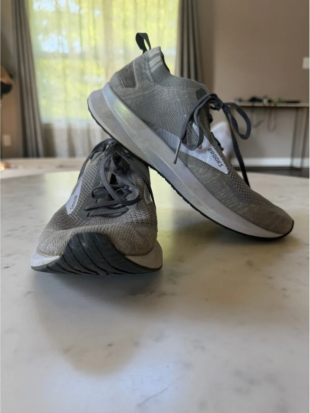 Brooks Levitate 4 running shoes - Size 9